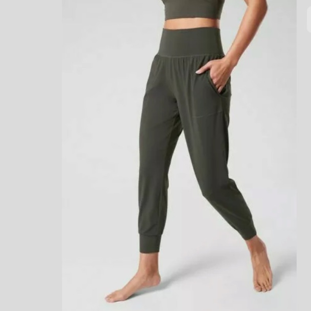 ATHLETA Salutation Cruise Jogger In Powervita NWT